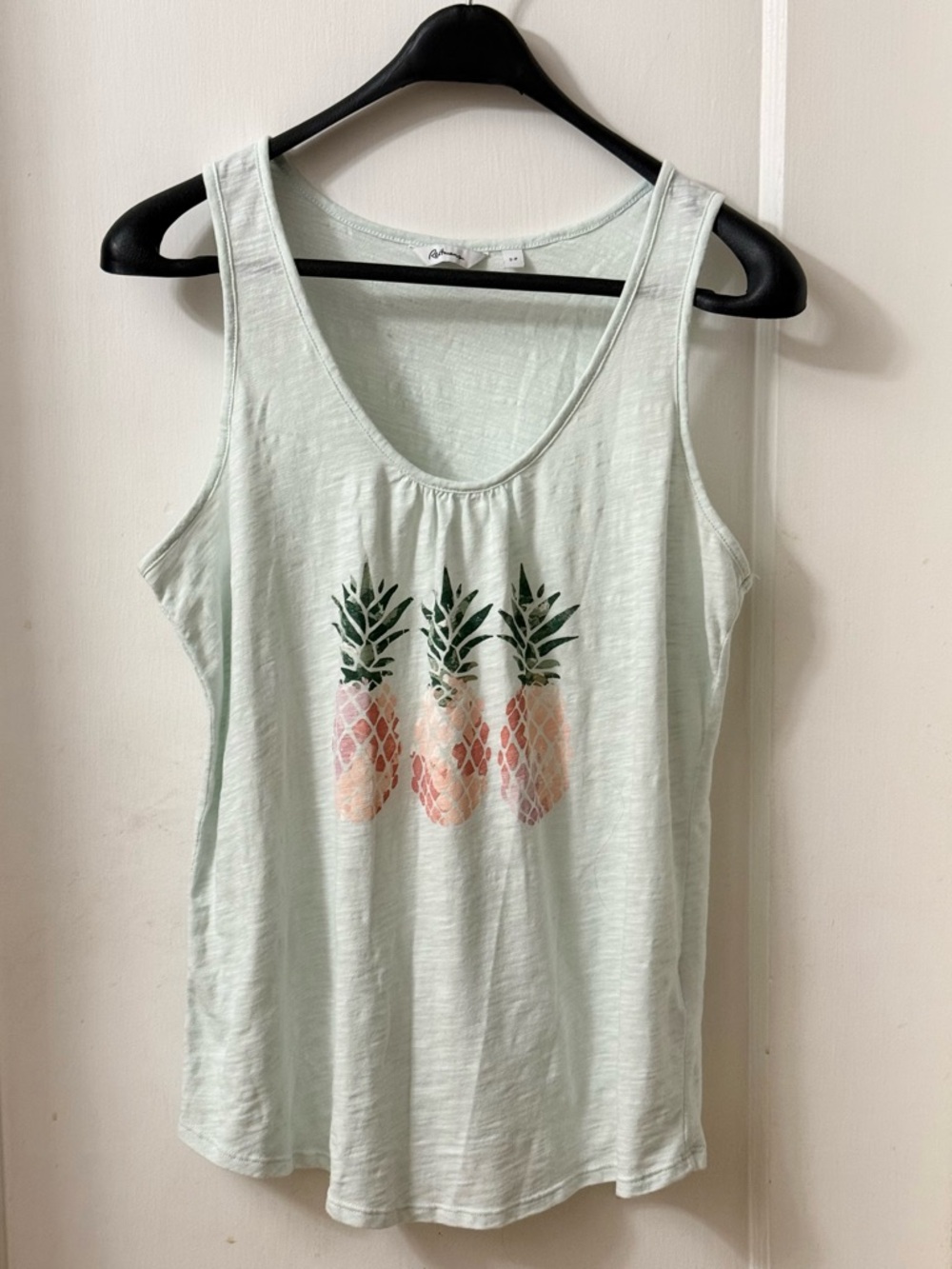 LIGHT GREEEN GRAPHIC TANK TOP 3 PINEAPPLES